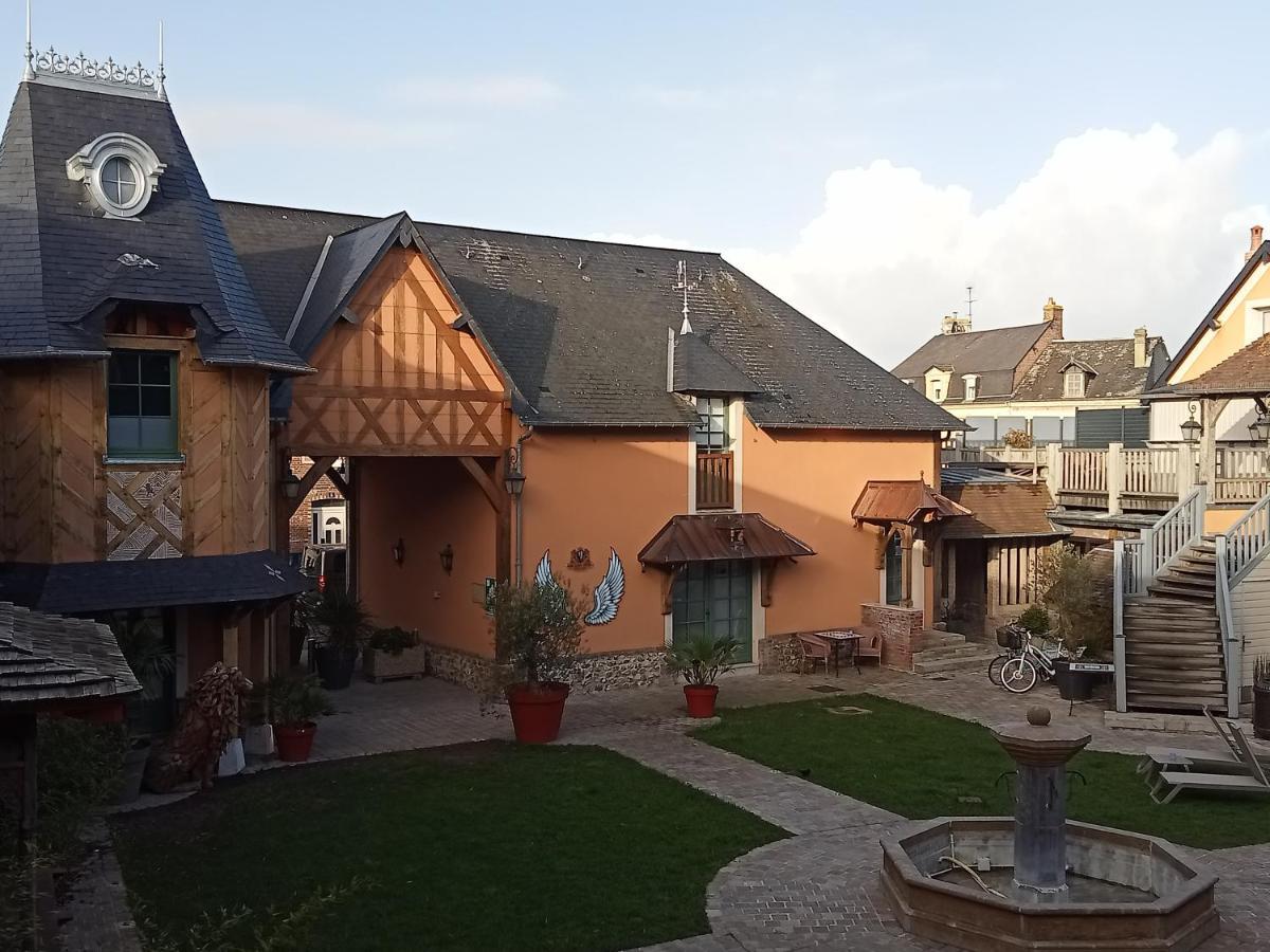 Hotel Et Spa Le Lion D'Or Pont-Évêque Exterior foto